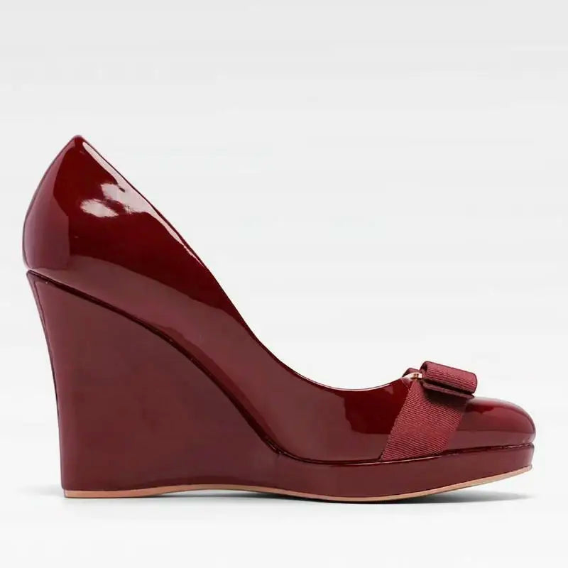 Wine patent leather bow platform wedge pump