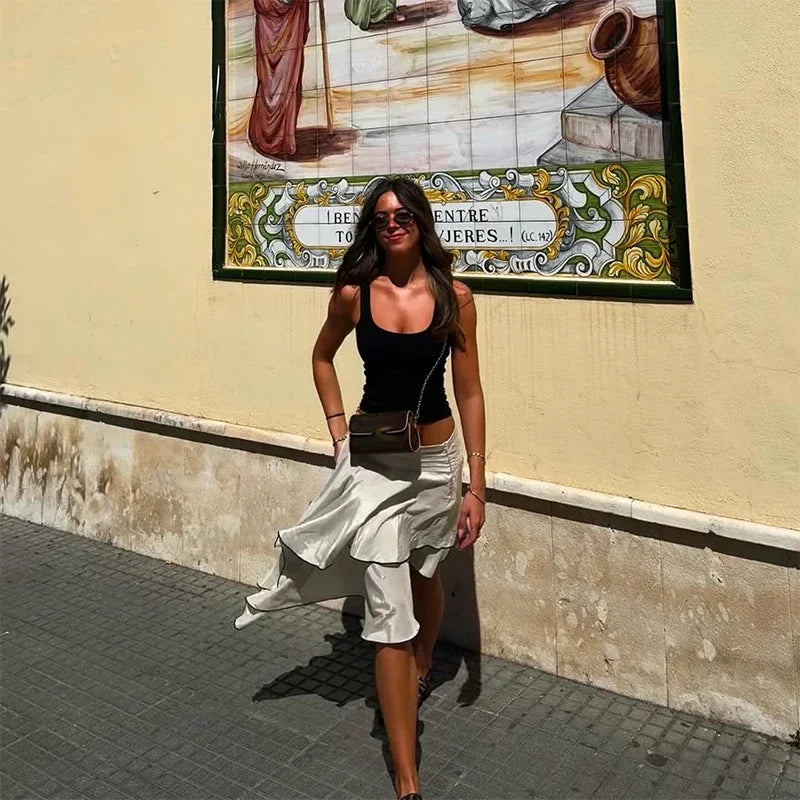 Asymmetrical contrast trim midi skirt on model