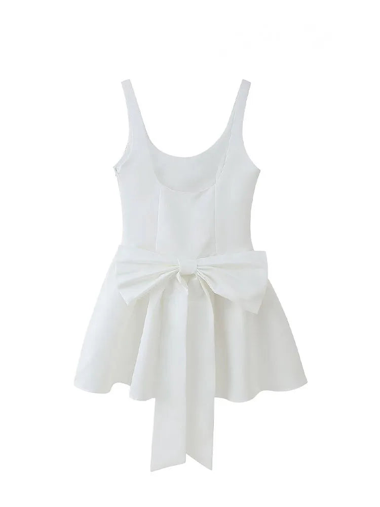 White dress with a bow detail