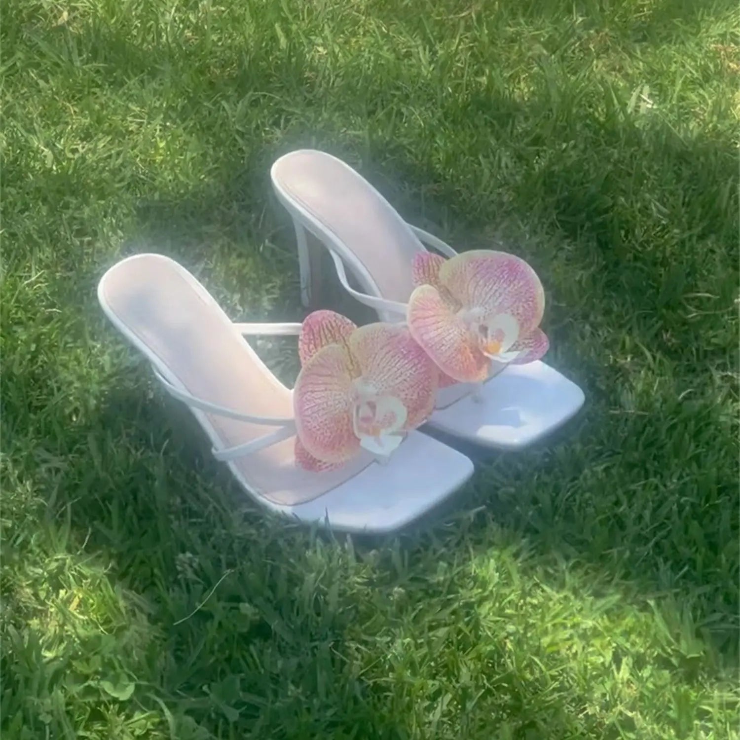 Women’s orchid flower high-heeled square-toe sling back shoes for summer.