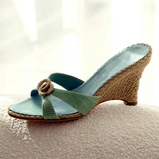 Single woven wedge heeled sandal with criss-cross straps