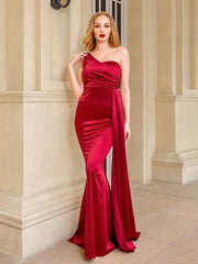 Golden Atelier maxi dress in satin with a one-shoulder design, padded shoulder detail, and a flowing skirt. Burgandy 3