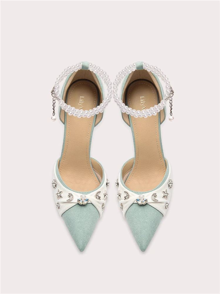 Bridal party pumps with pearl details designed for statement looks