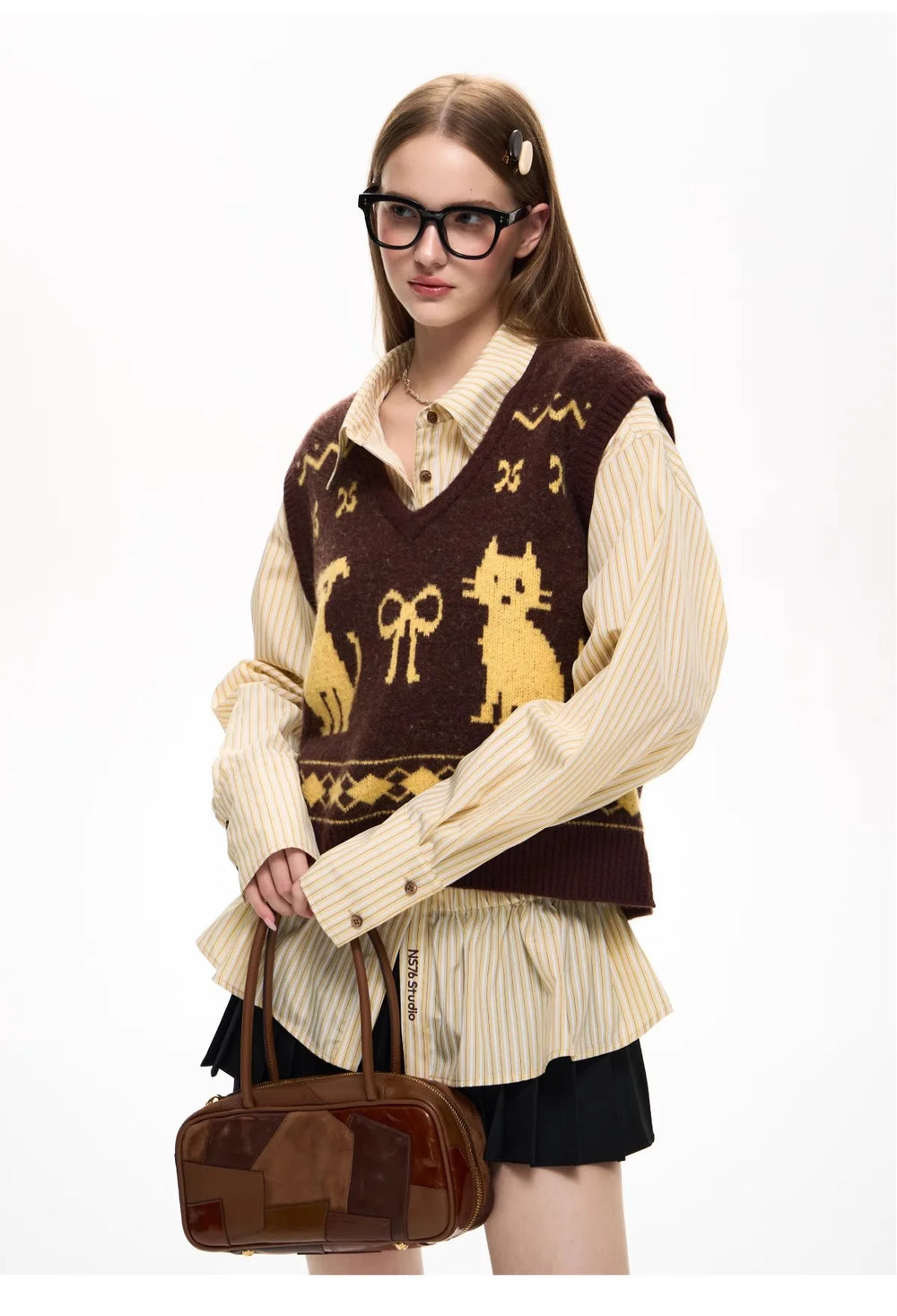 Junior cartoon knit vest with V-neck and animal pattern