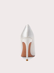 Elegant pearl wedding pumps with pointed toe for luxury look