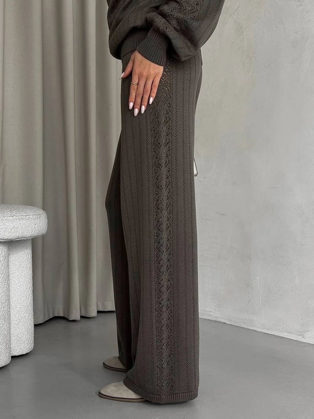 High-waist ankle-length pants in stretchy ribbed knit fabric