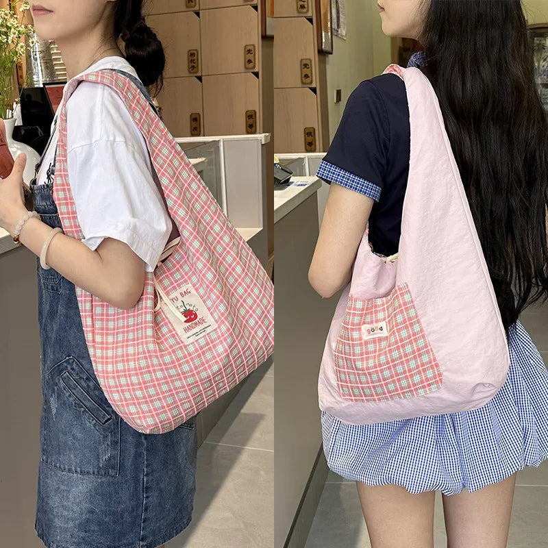 Large capacity cartoon print shoulder bag