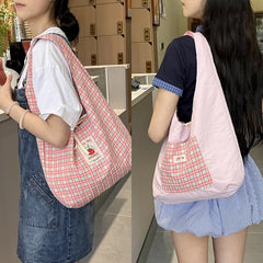 Large capacity cartoon print shoulder bag