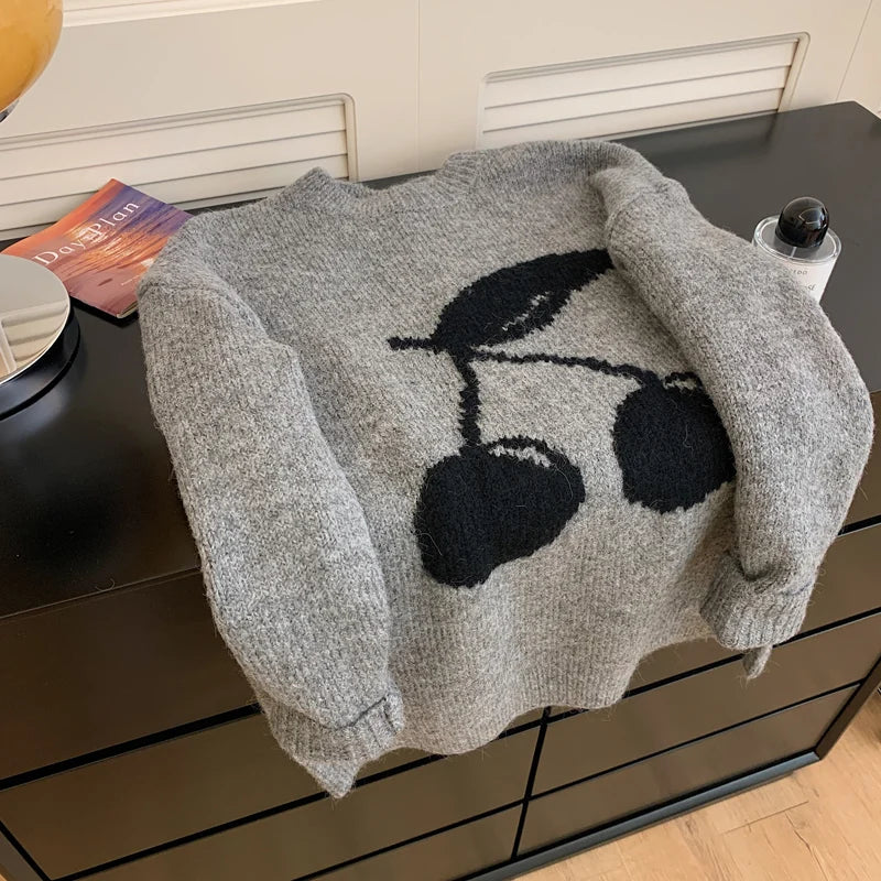 Loose fit gray fruit motif pullover knit for 18–24 year olds