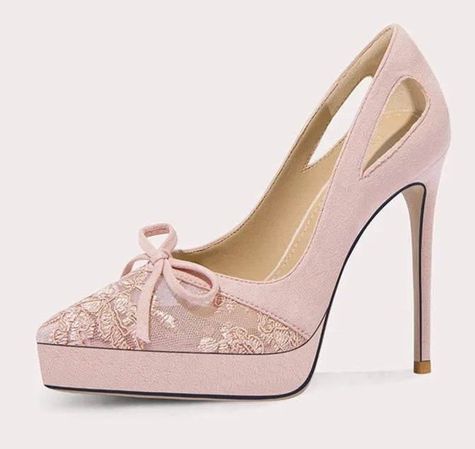 Elegant women’s lace bow pumps for evening wear