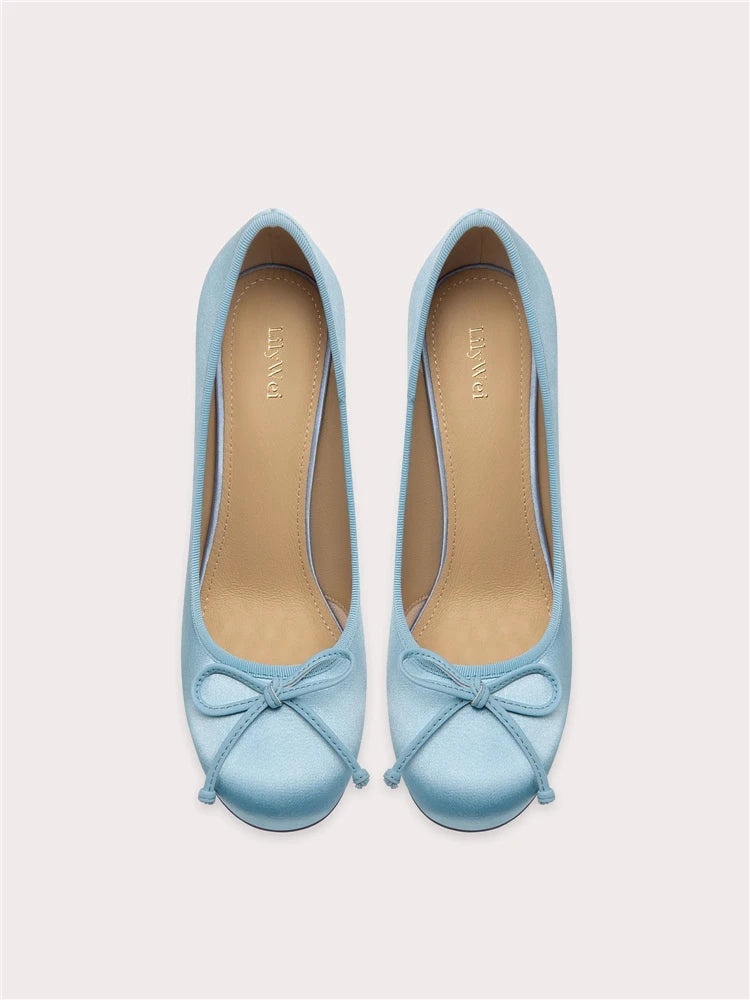 Women’s silk bow party pumps in round-toe design