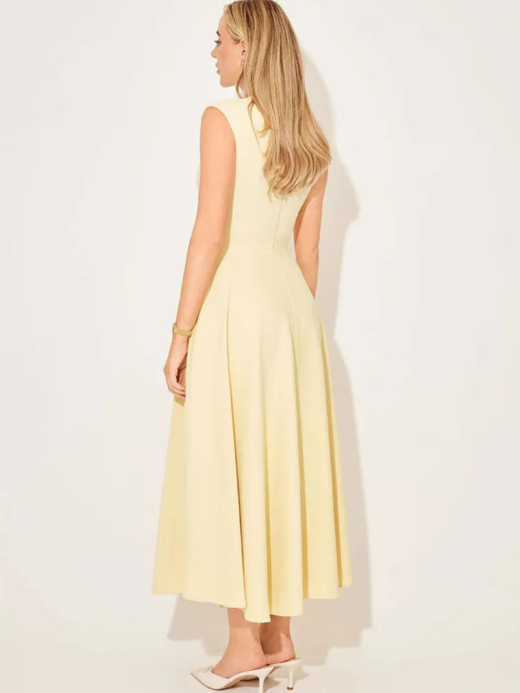 Sleeveless o-neck formal gown in pastel yellow