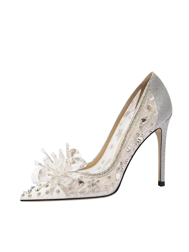 Elegant slip-on lace pumps for weddings and banquets