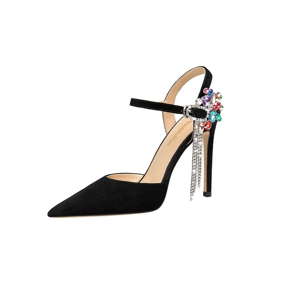 Statement chain embellished black shoes for women’s party looks