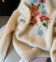 Luxury cream cashmere sweater for autumn and winter