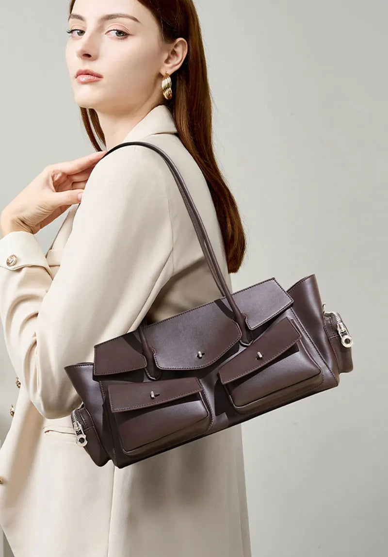 Soft leather women’s bag with organised compartments