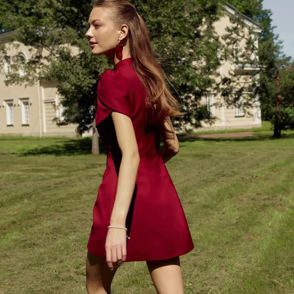 Luxury party dress in red with feminine details