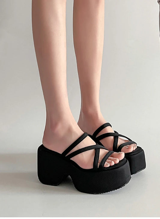 Women’s open-toe summer slides with bold platform sole